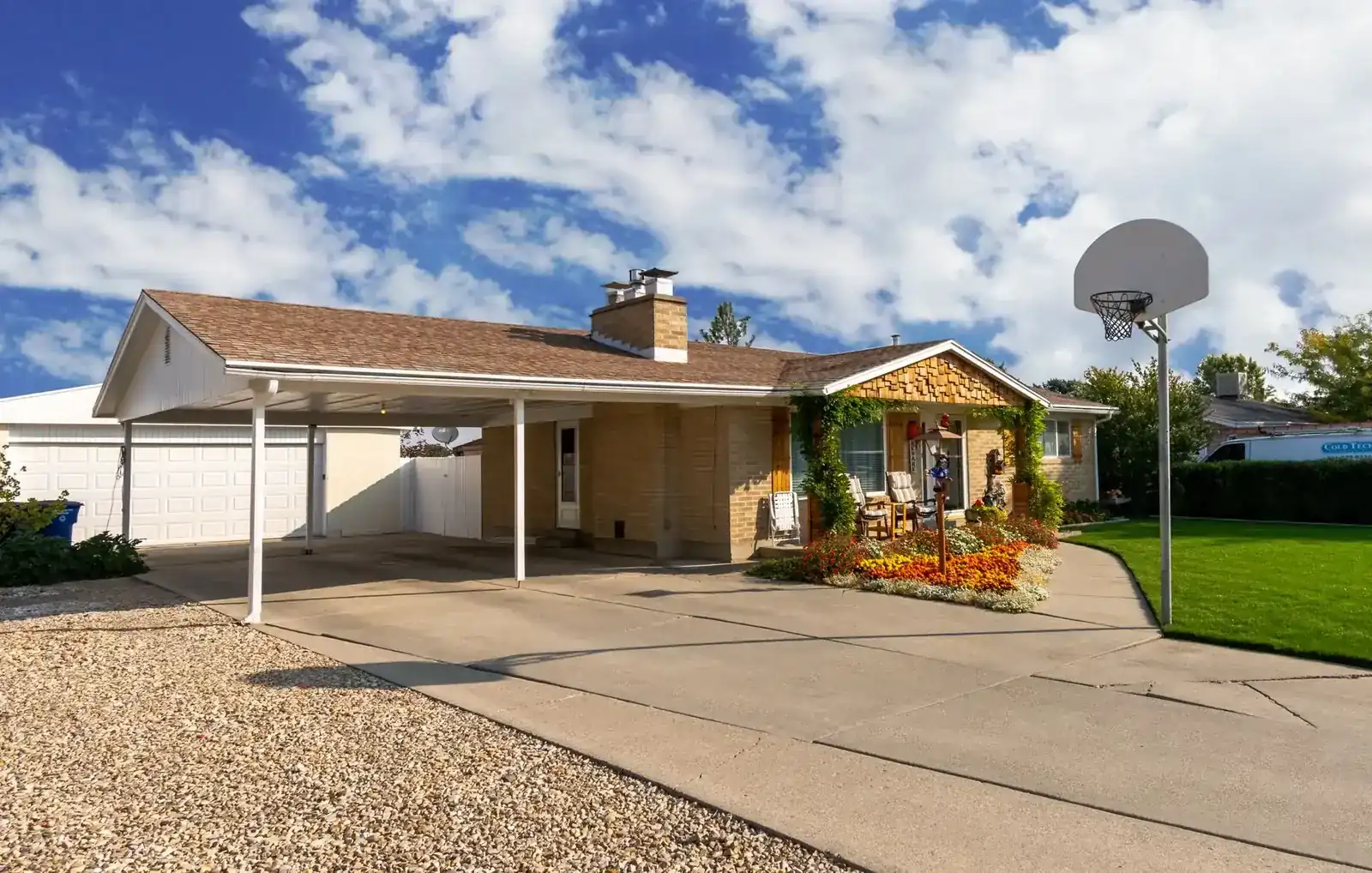 Ranch house in a shore-adjacent suburb